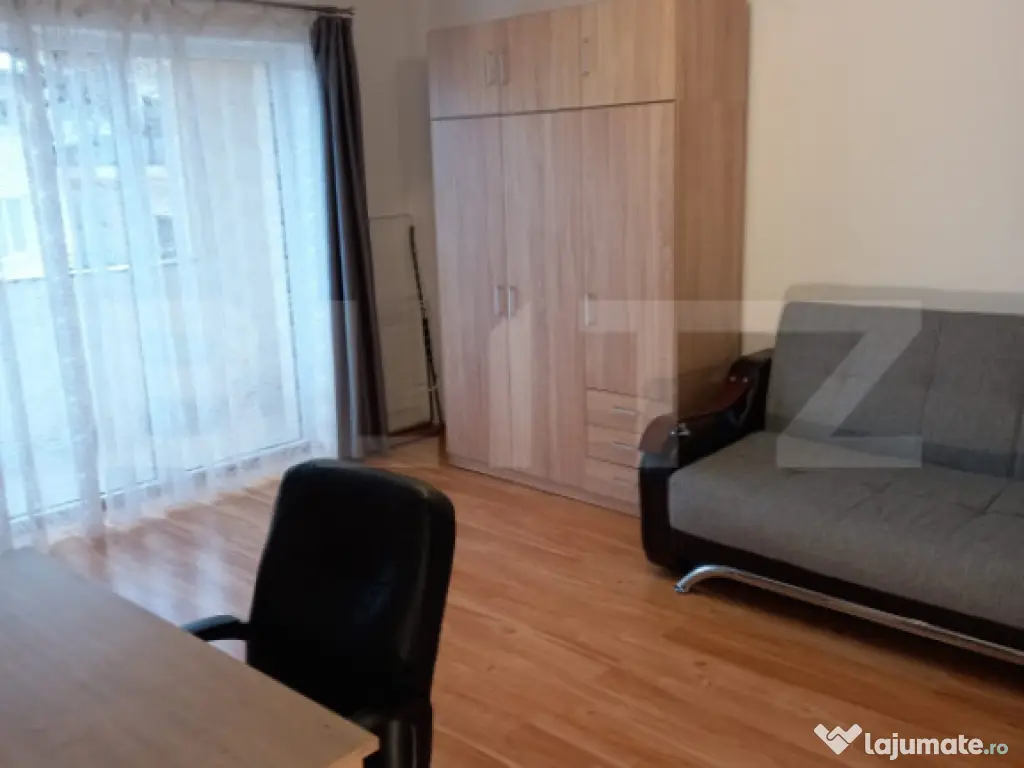 Apartament semidecomandat cu 2 camere, parcare inclusa, zona 