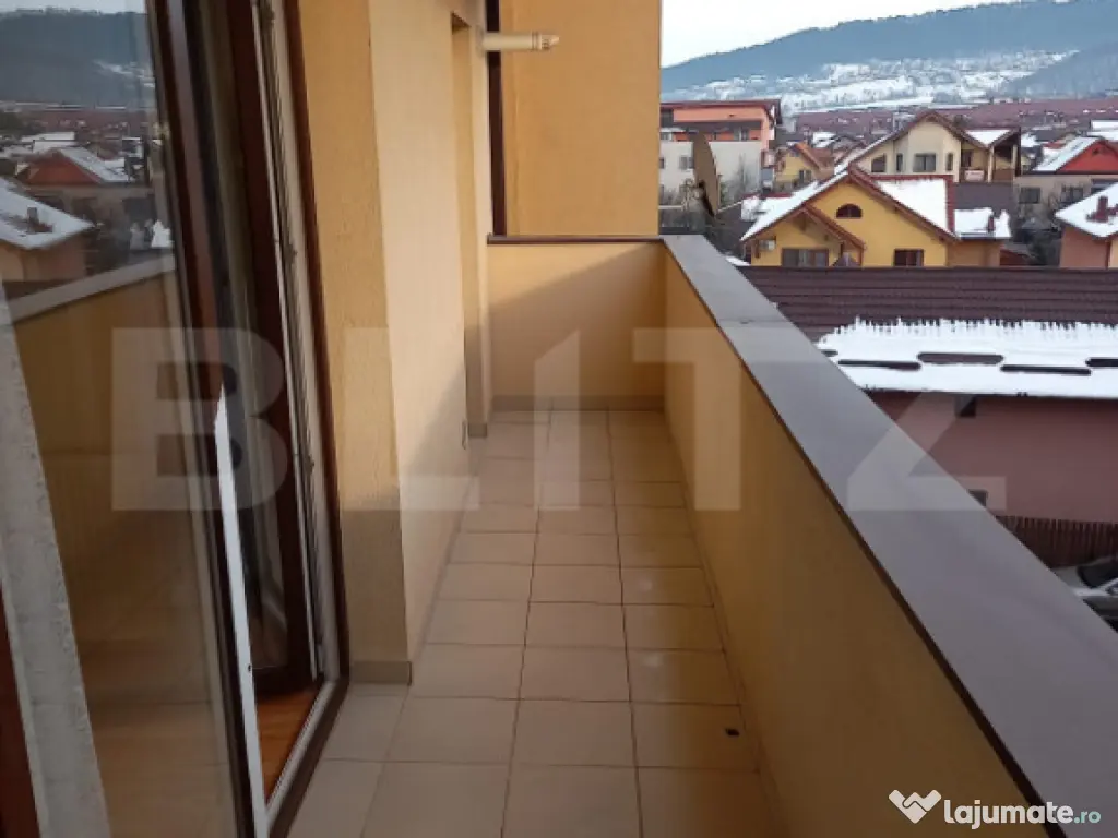 Apartament semidecomandat cu 2 camere, parcare inclusa, zona 