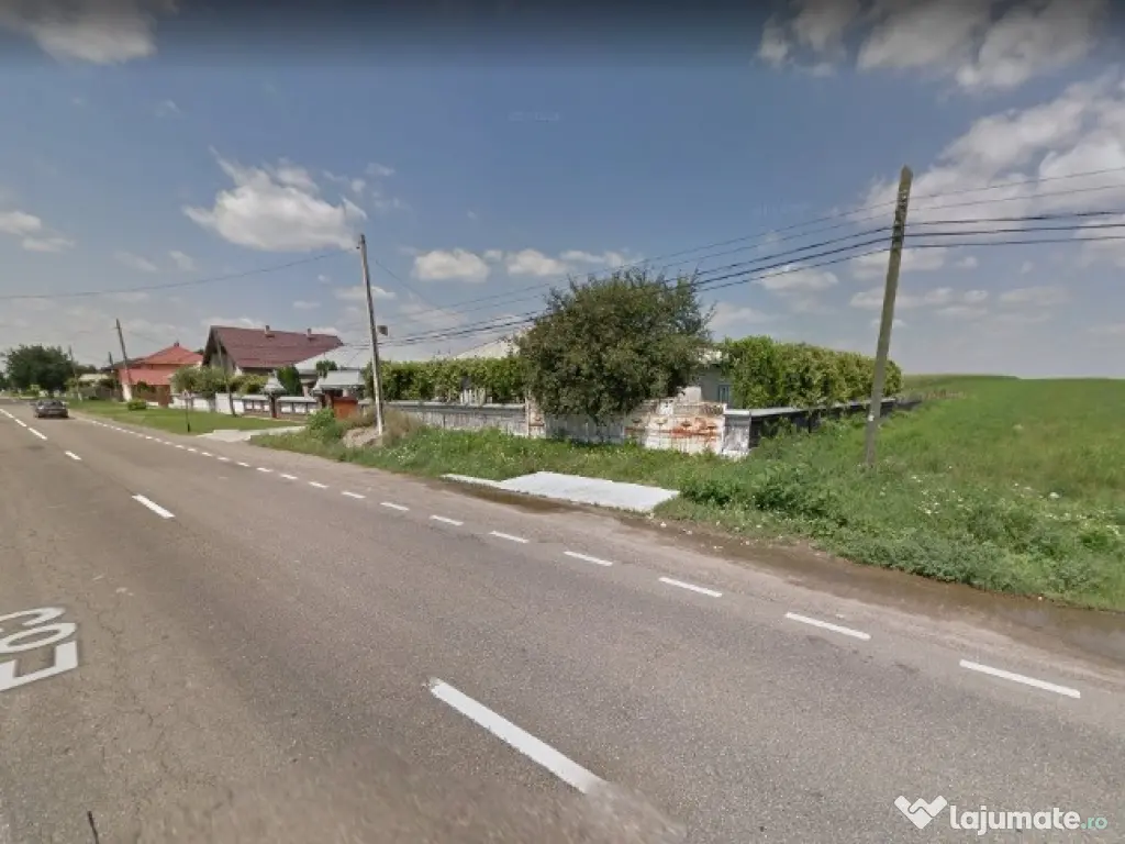 Teren – 2 deschideri (E85 + drum comunal), utilități. Proprietar 