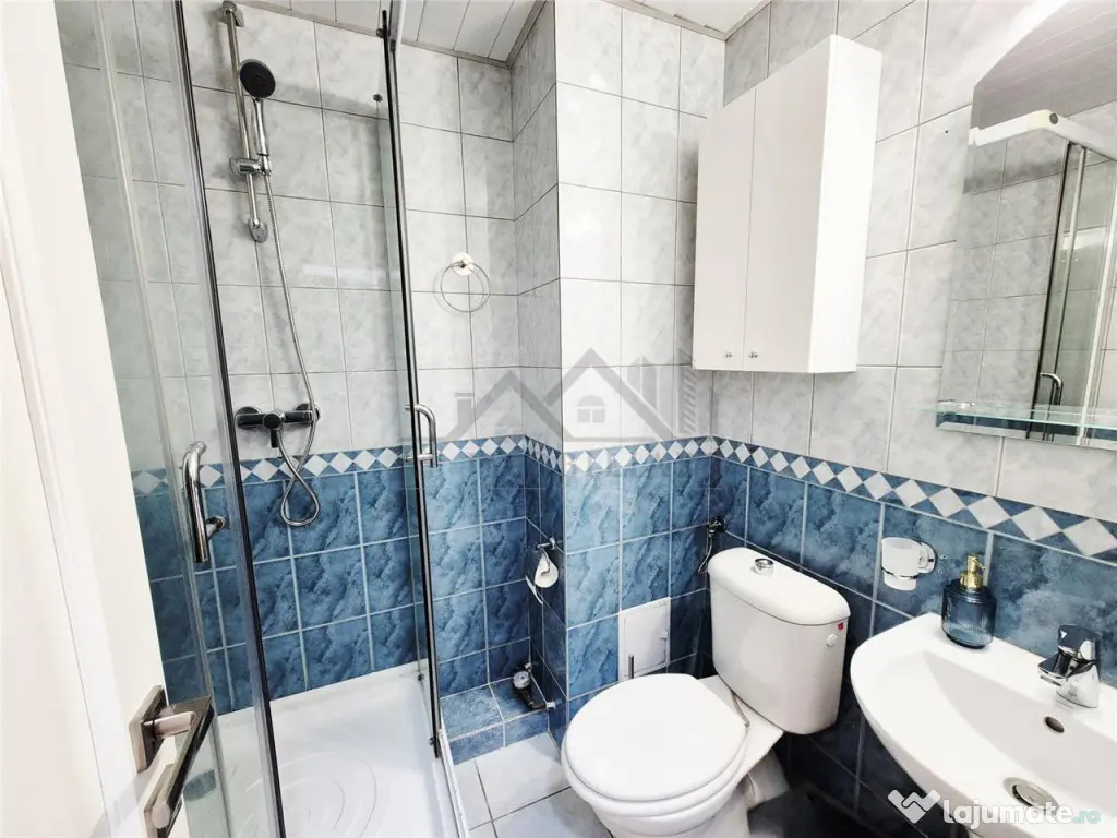 Apartament cu 4 camere decomandat cu parcare 