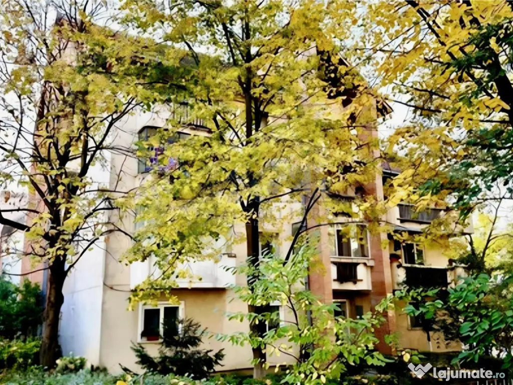 Apartament cu 4 camere decomandat cu parcare 