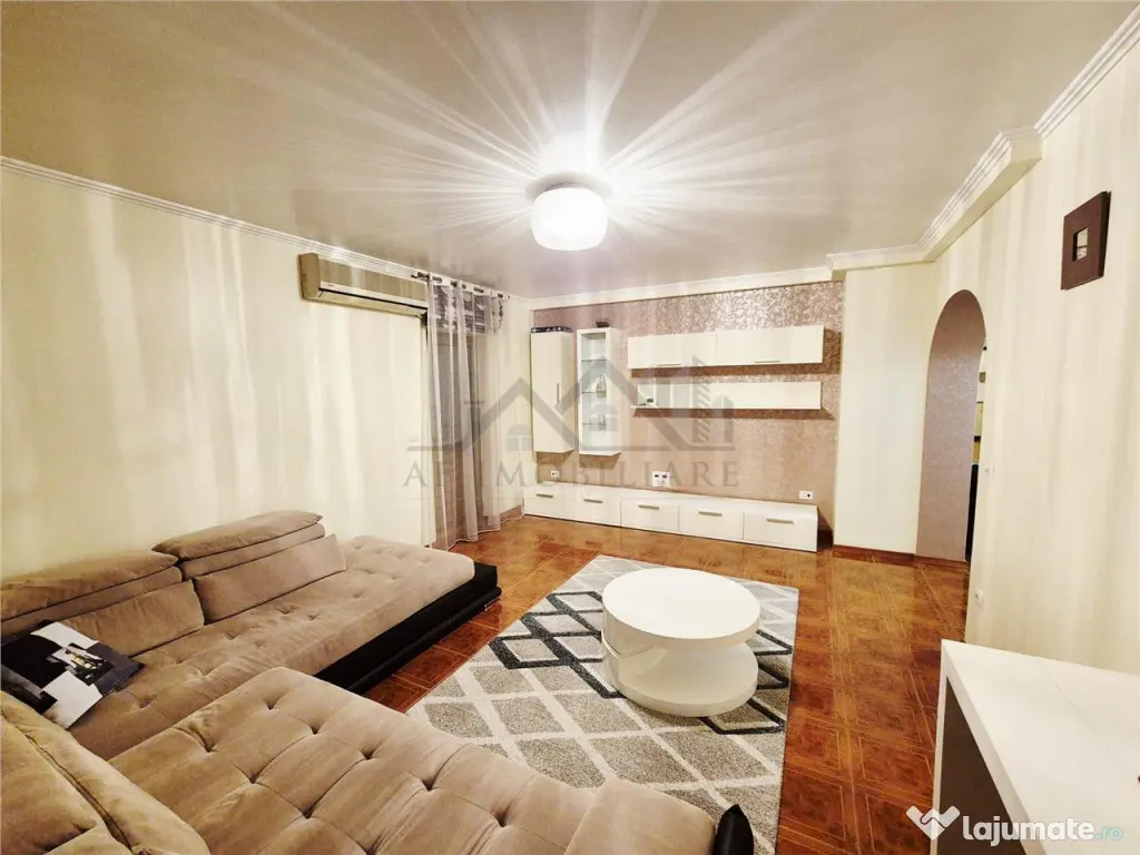 Apartament cu 4 camere decomandat cu parcare 