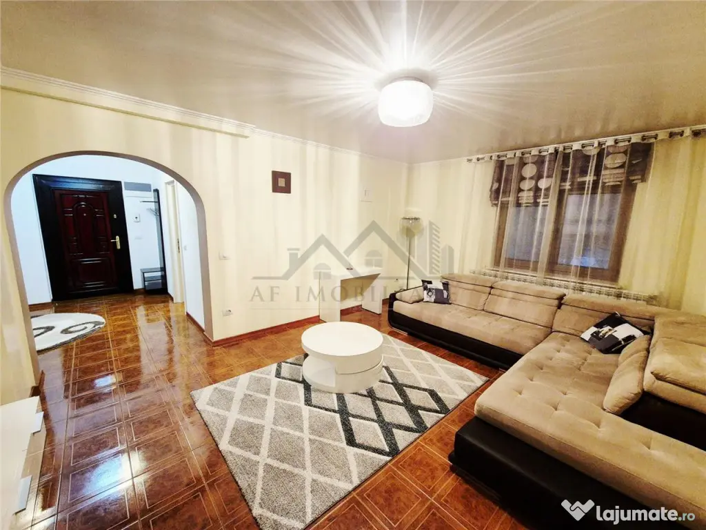 Apartament cu 4 camere decomandat cu parcare 