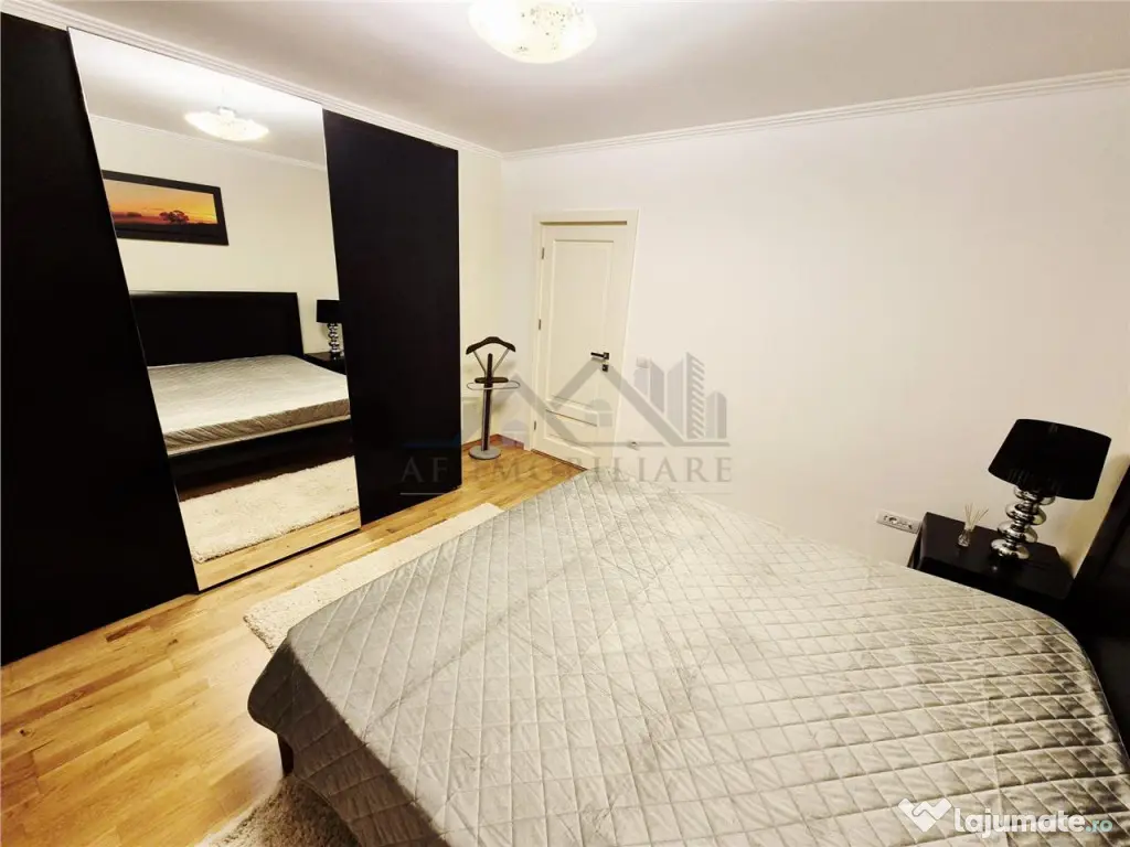 Apartament cu 4 camere decomandat cu parcare 