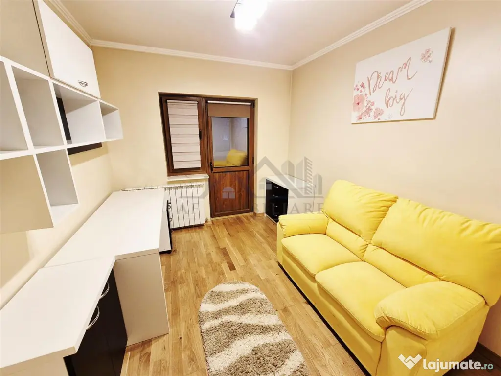 Apartament cu 4 camere decomandat cu parcare 