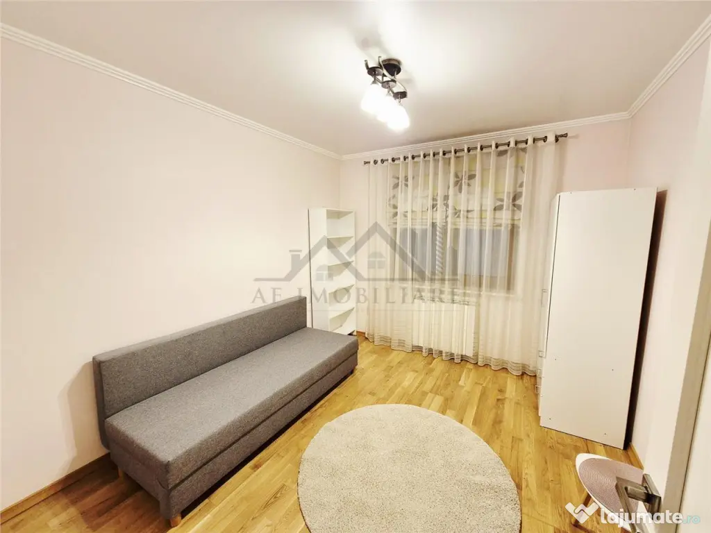Apartament cu 4 camere decomandat cu parcare 
