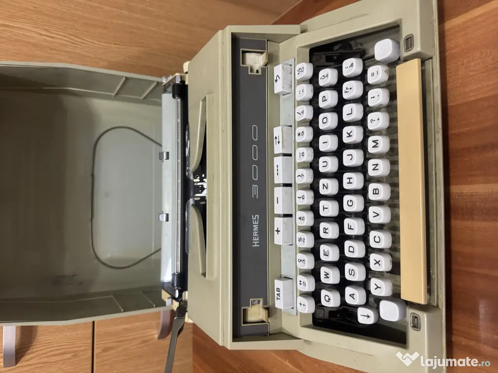 Masina de scris hermess 3000 