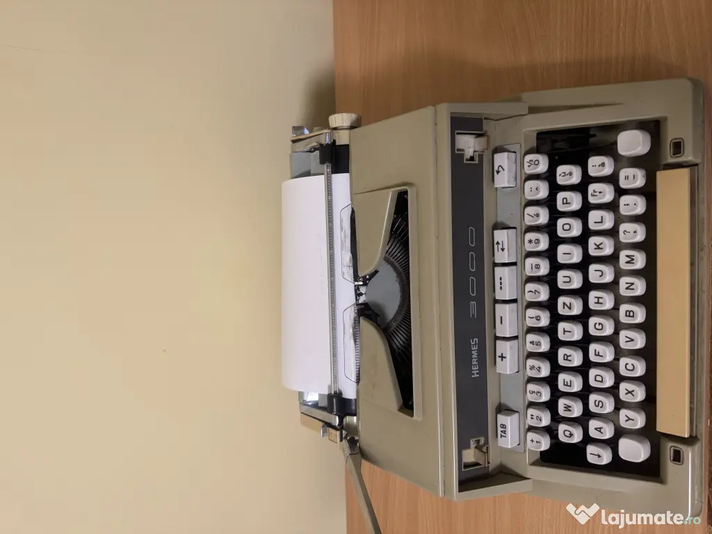 Masina de scris hermess 3000