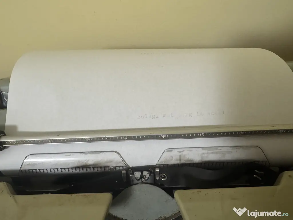 Masina de scris hermess 3000