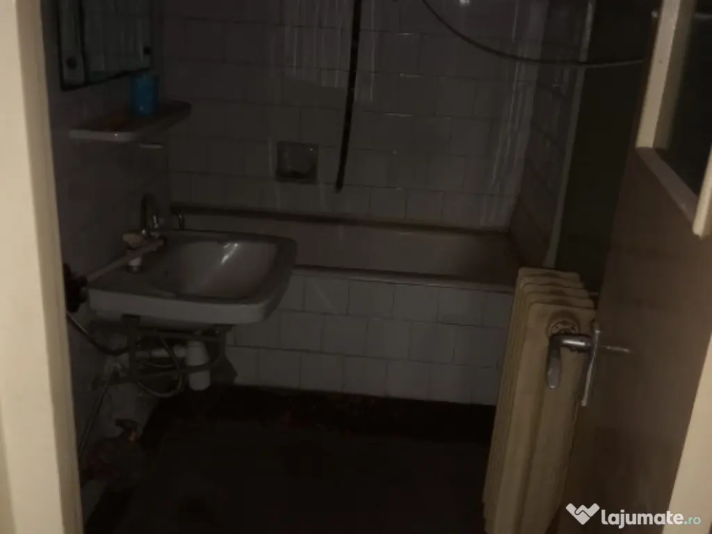 - Apartament 2 camere confort 1, Zona Hipodrom, etaj 3. 