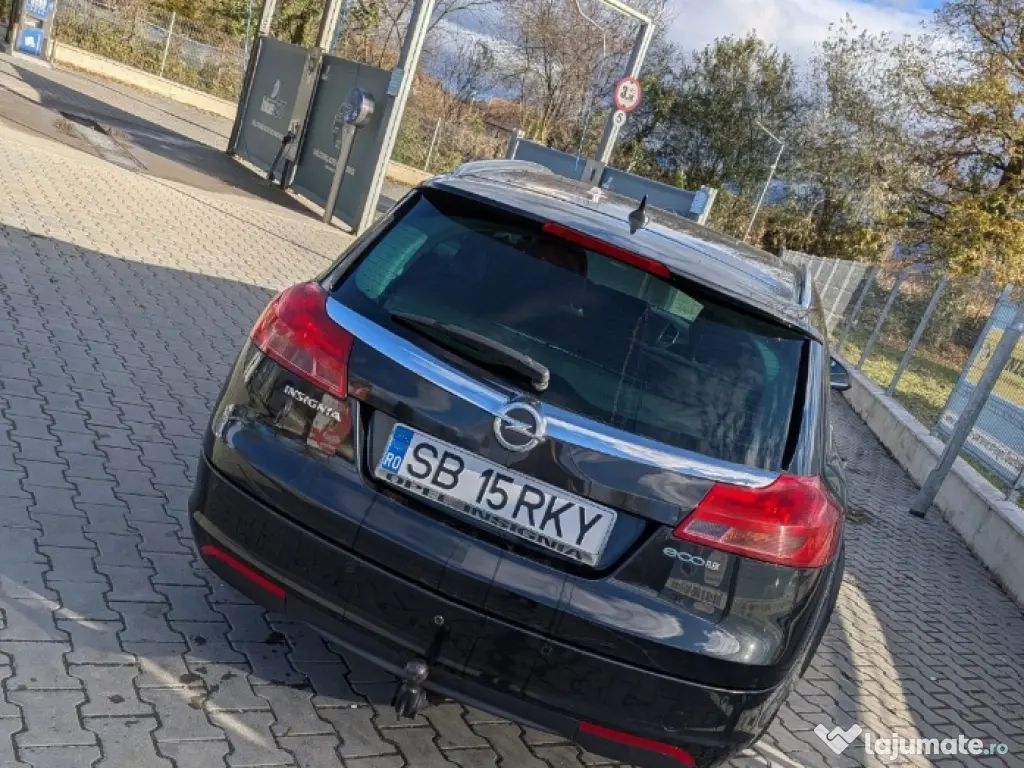 Vând Opel Insignia