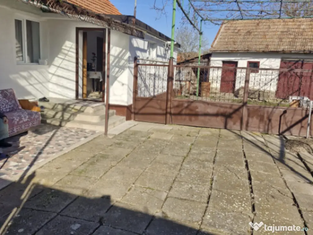 Casă frumoasă - zonă liniștită 