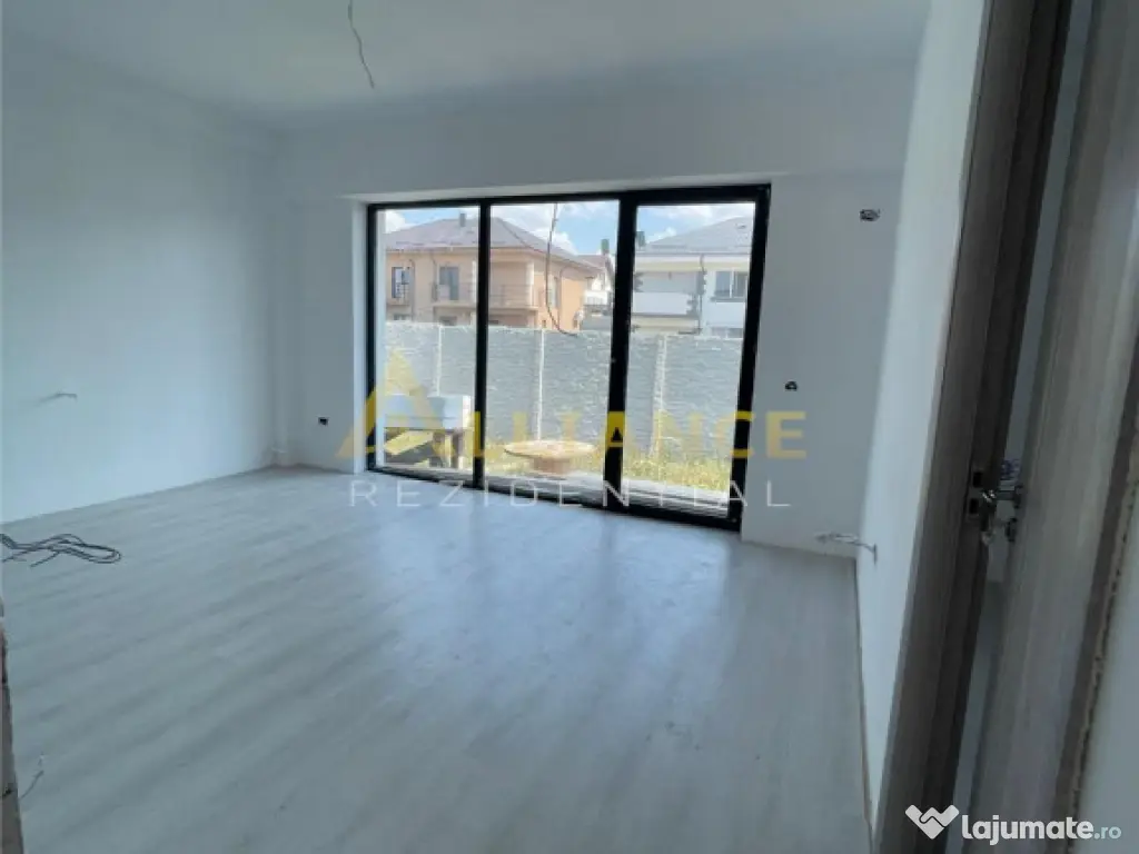 --Casa tip duplex cu 3 camere - STB 440 Piata Sudului