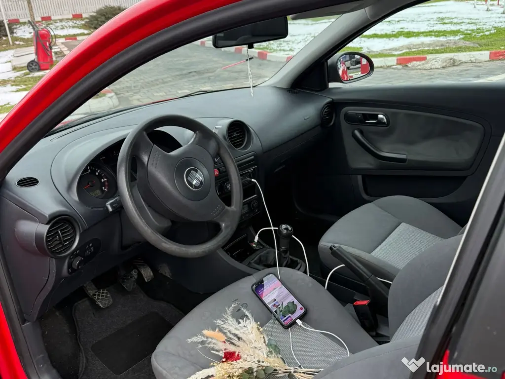 Vând Seat Ibiza