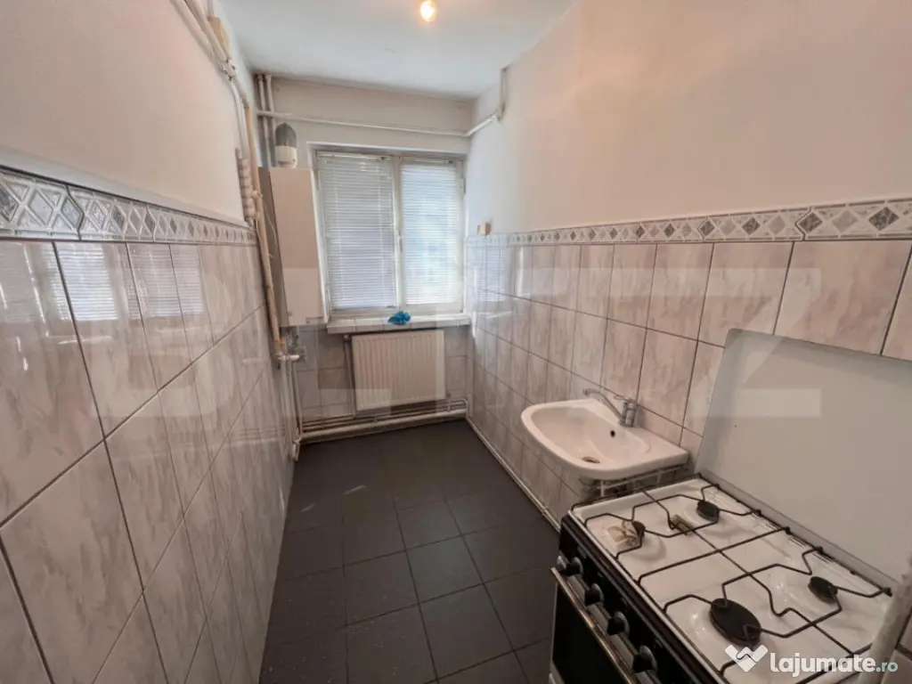 Spatiu comercial, 80 mp, zona Segarcea, Craiovița