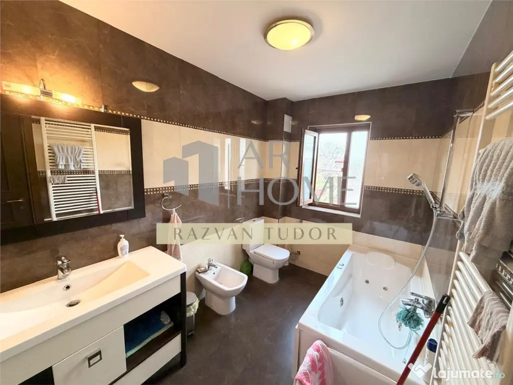 Casa 5 camere mansarda , cu garaj , beci , Ploiesti , cent 