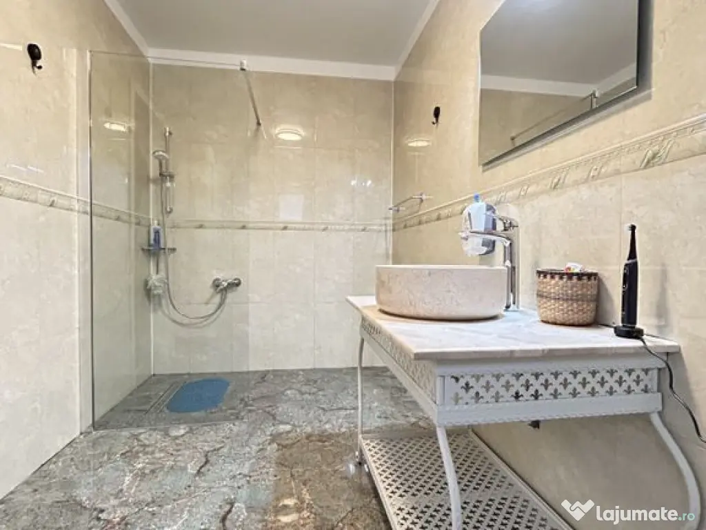 Pensiune Casa Eva Statiunea 2 Mai - 12 camere - teren 600 mp