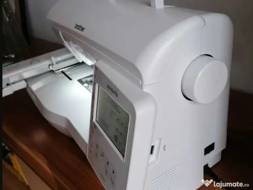 Pachet Masina brodat Brother Innov-IS 880E + PE Design11 Soft Broderie Digitala