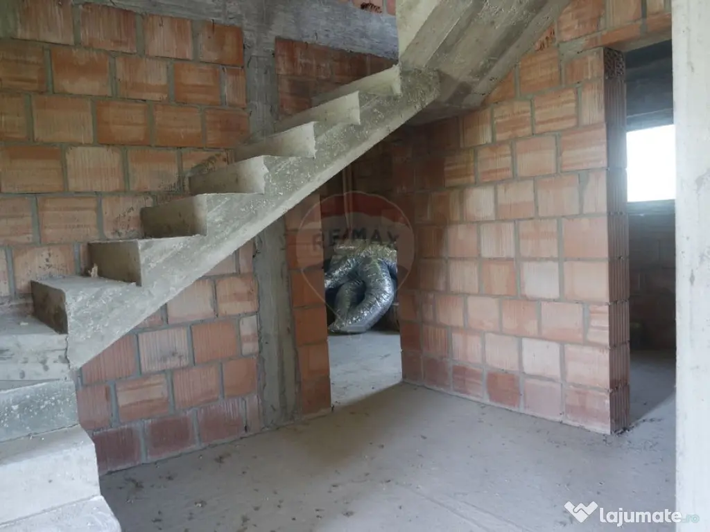 Casă de vânzare la rosu în Tăuții Măgherăuș 