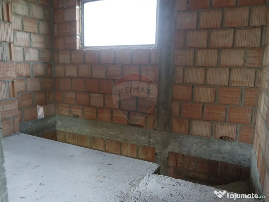 Casă de vânzare la rosu în Tăuții Măgherăuș 