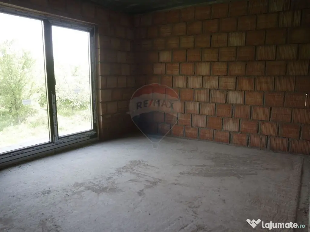 Casă de vânzare la rosu în Tăuții Măgherăuș 