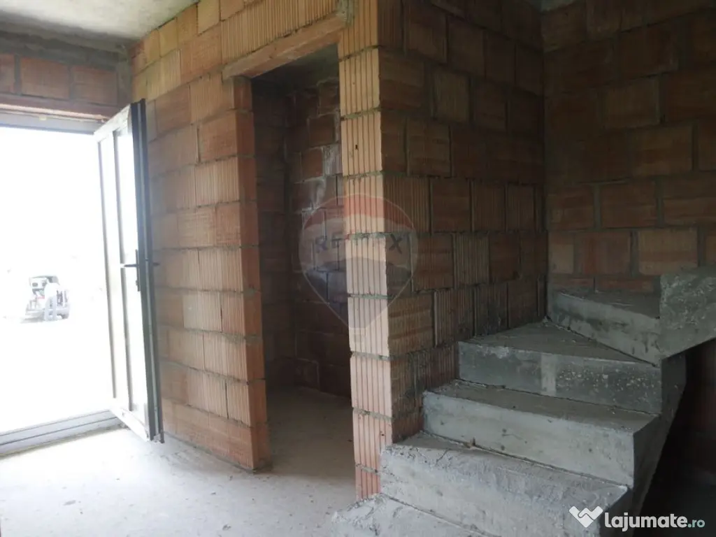 Casă de vânzare la rosu în Tăuții Măgherăuș 