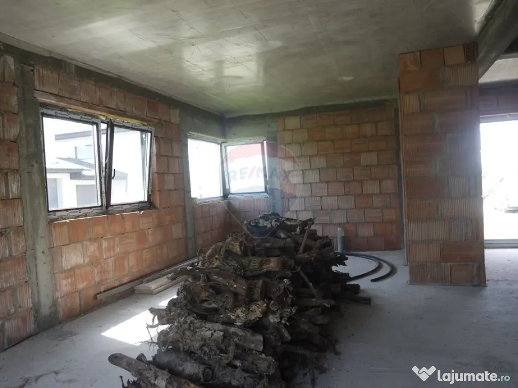 Casă de vânzare la rosu în Tăuții Măgherăuș 