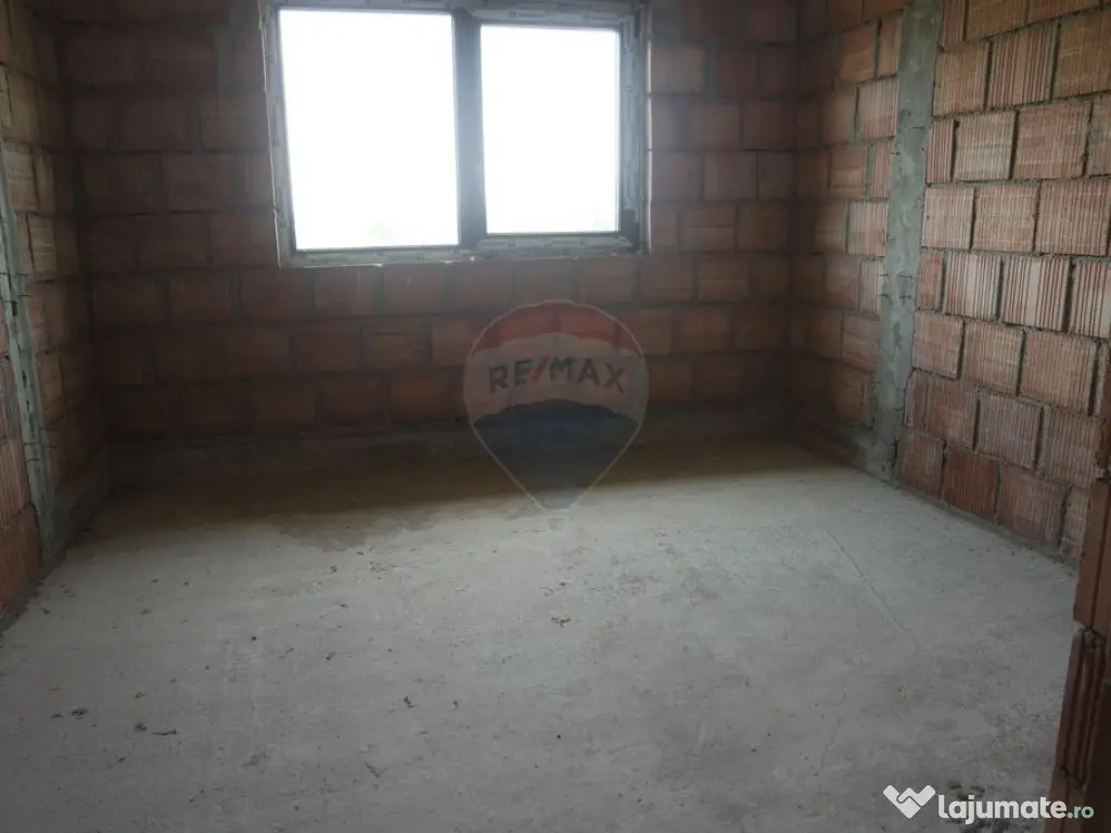 Casă de vânzare la rosu în Tăuții Măgherăuș 