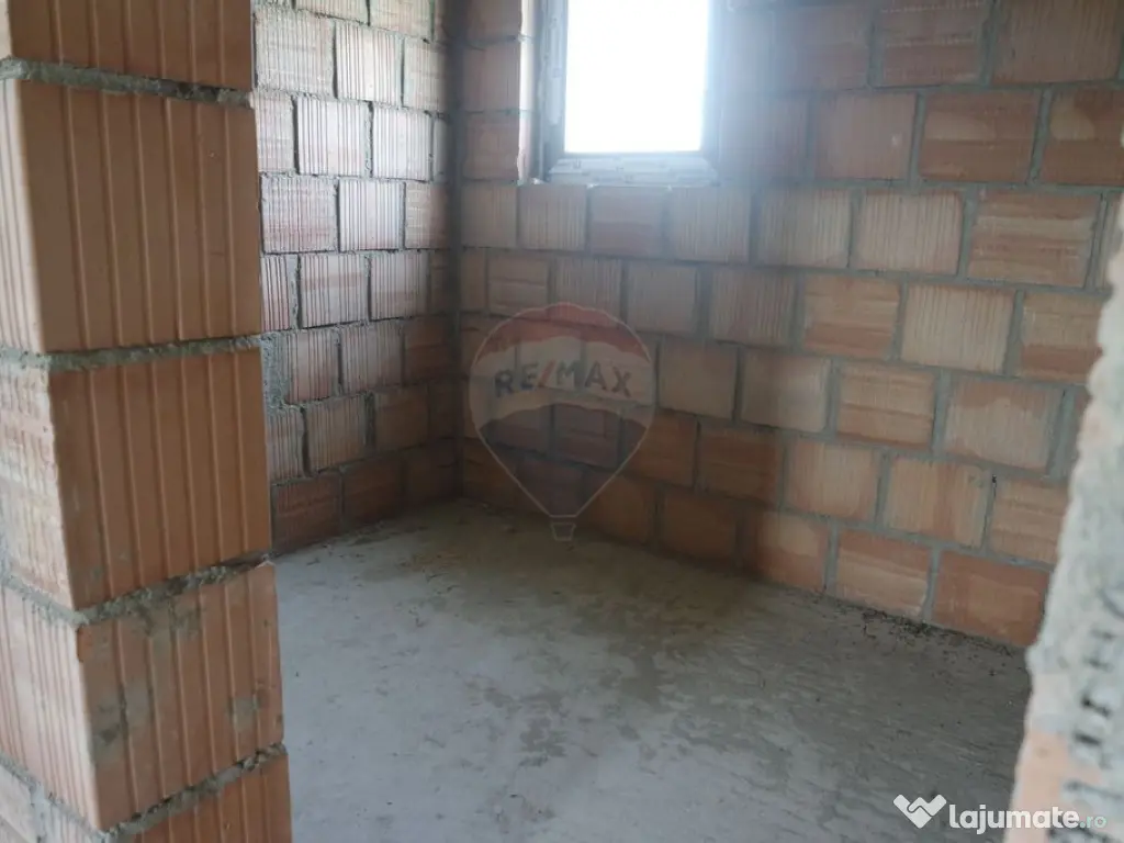 Casă de vânzare la rosu în Tăuții Măgherăuș 