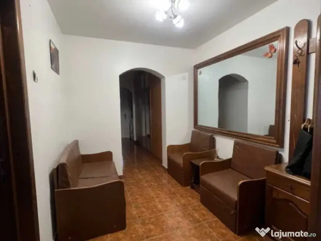Apartament Cu 3 Camere Decomandate Zona Obcini 