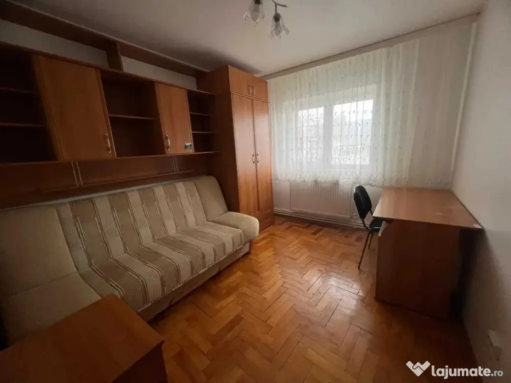 Apartament Cu 3 Camere Decomandate Zona Obcini 