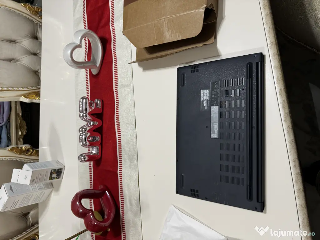 Laptop Asus vivobook foarte puțin utilizat