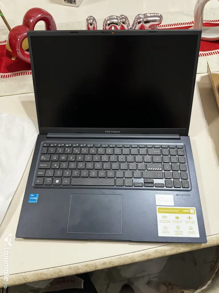 Laptop Asus vivobook foarte puțin utilizat