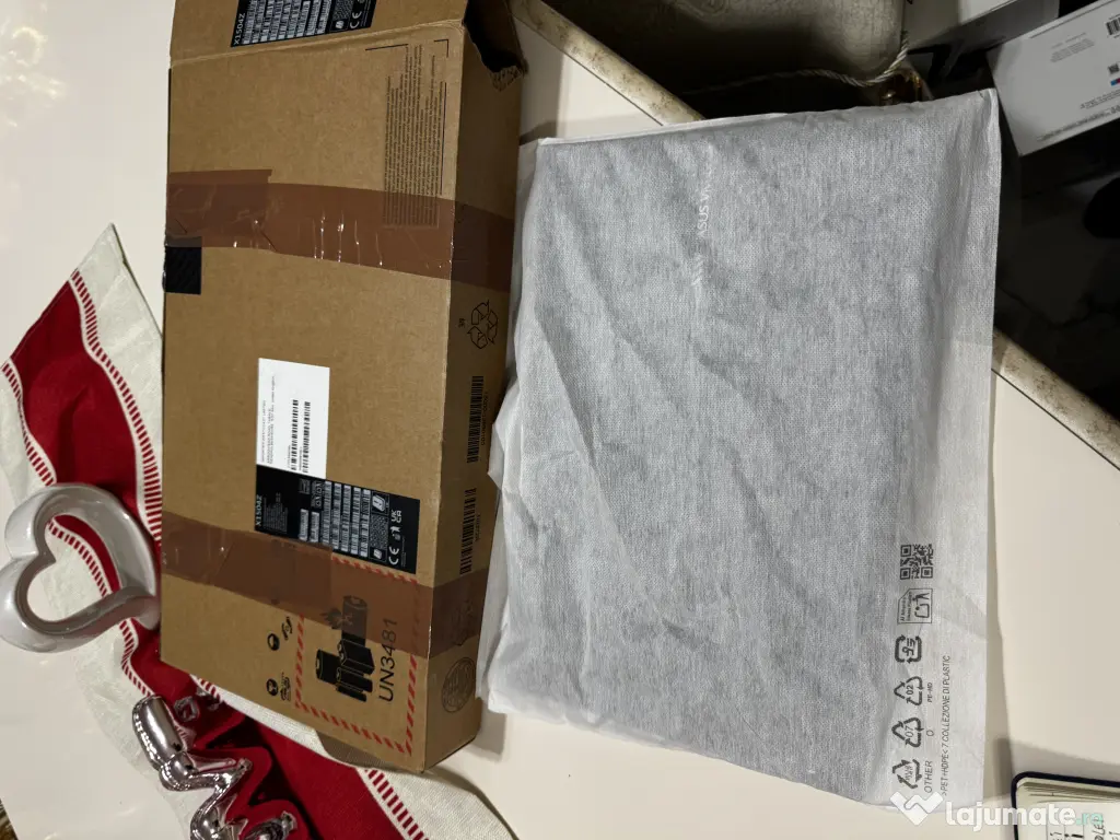 Laptop Asus vivobook foarte puțin utilizat