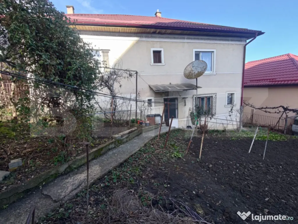 Oportunitate ! Casă renovabilă 176 mp, teren de 530 mp, c 