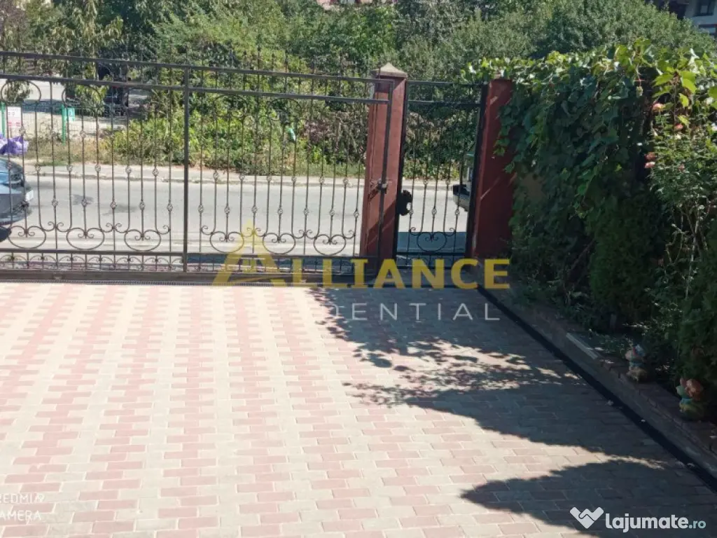 Apartament 3 camere – zona Campus Scolar 