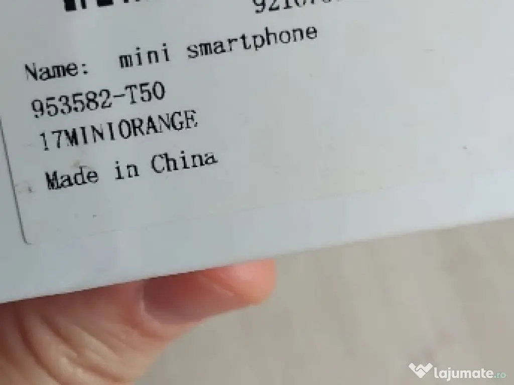 mini iphone detalii in poze 