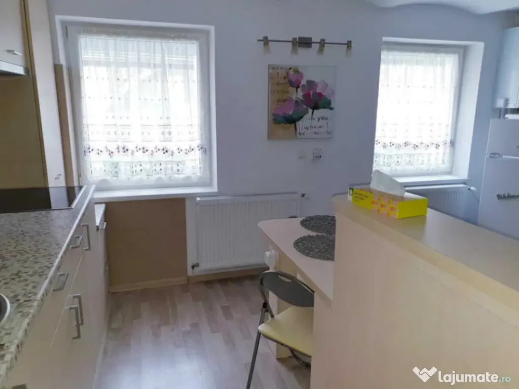 Apartament cu 5 camere, decomandat - Centrul Istoric 