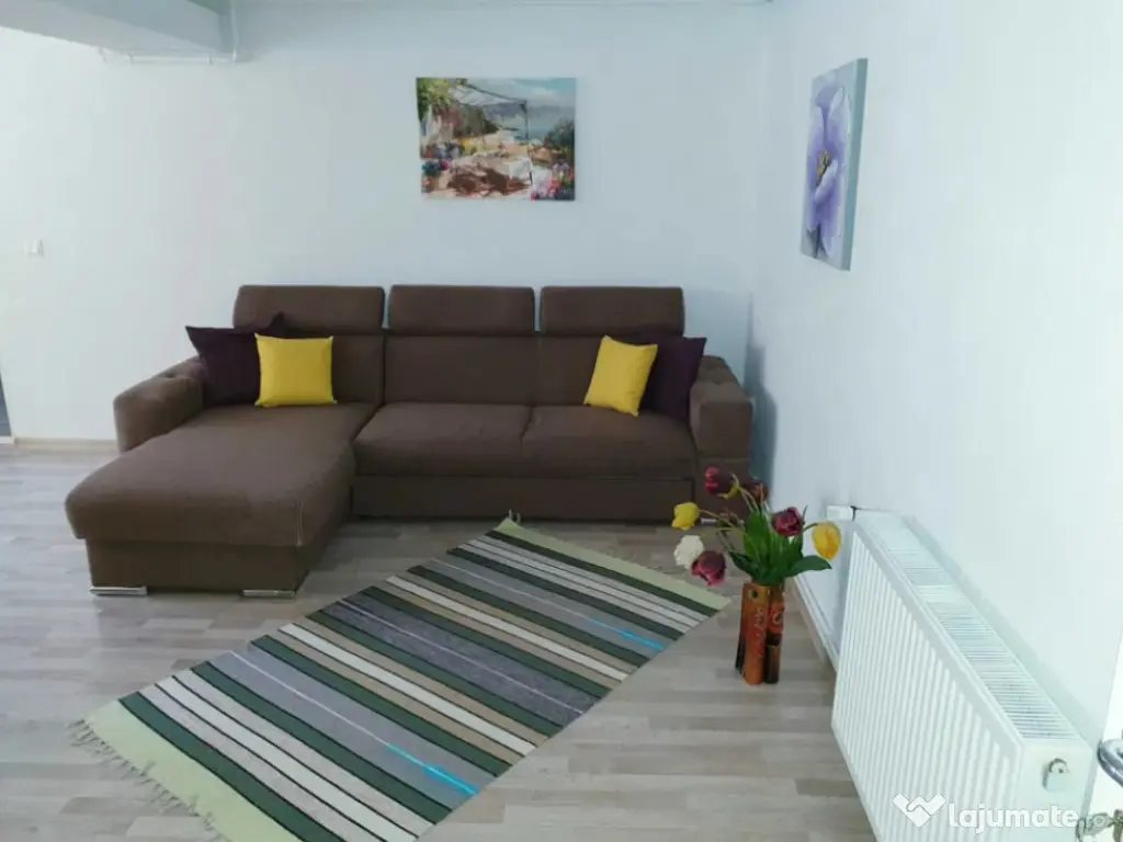 Apartament cu 5 camere, decomandat - Centrul Istoric 