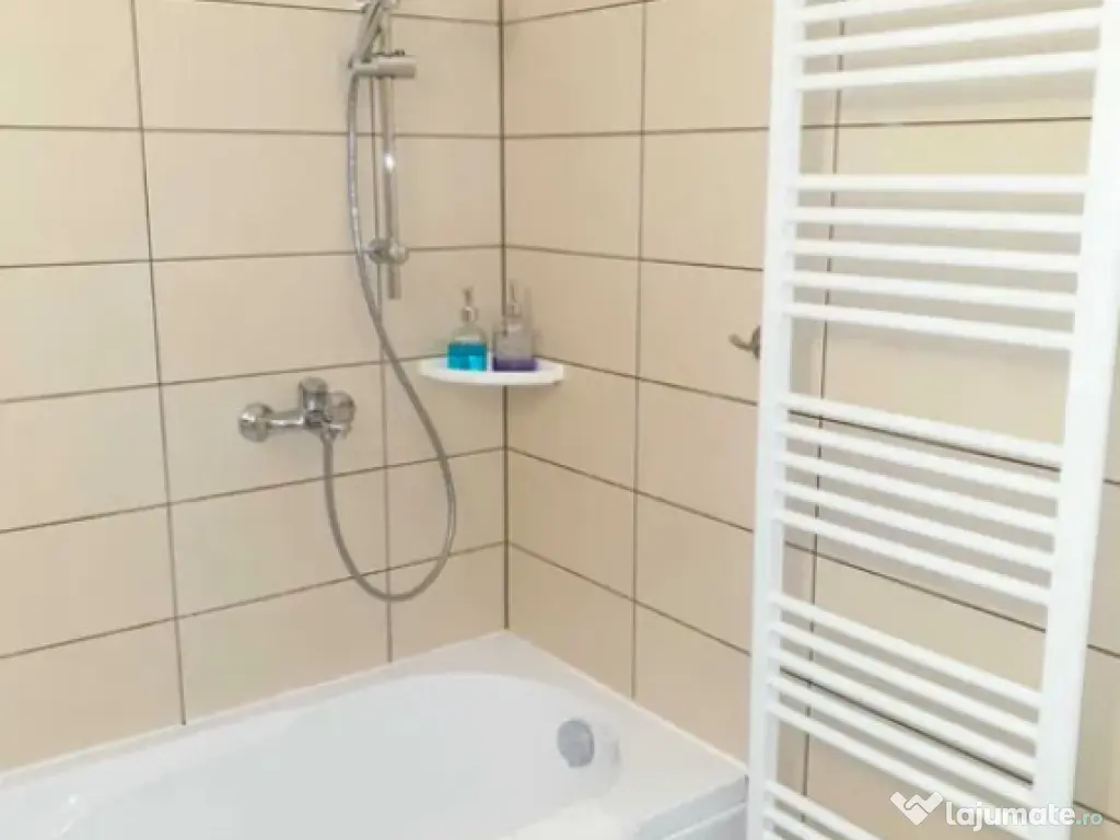 Apartament cu 5 camere, decomandat - Centrul Istoric 