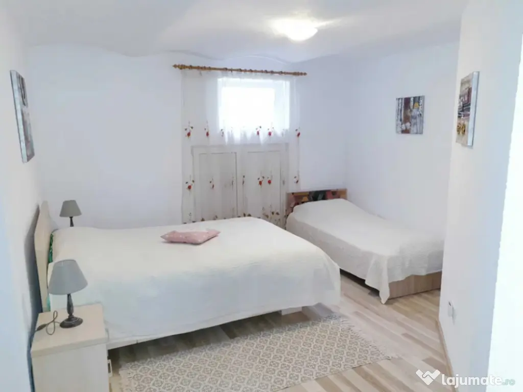 Apartament cu 5 camere, decomandat - Centrul Istoric 