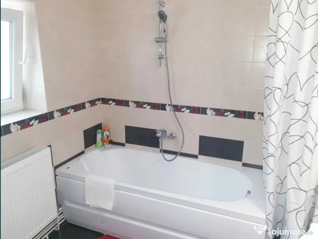 Apartament cu 5 camere, decomandat - Centrul Istoric 