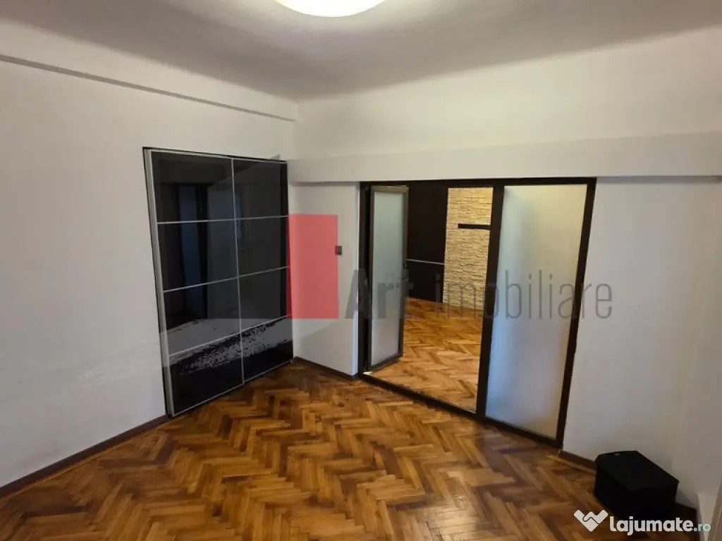 Apartament cu trei camere-Parcul Carol-Monetarie-cu centr... 