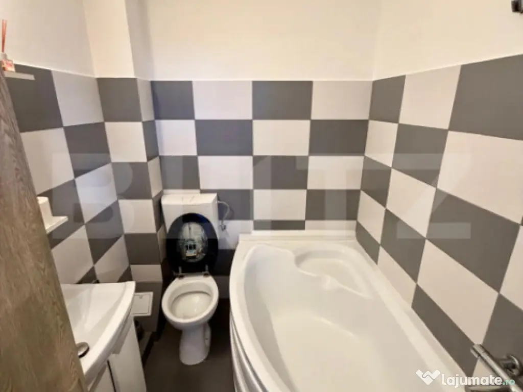 Apartament de 3 camere, 71 mp, etaj 1, zona Centrala 