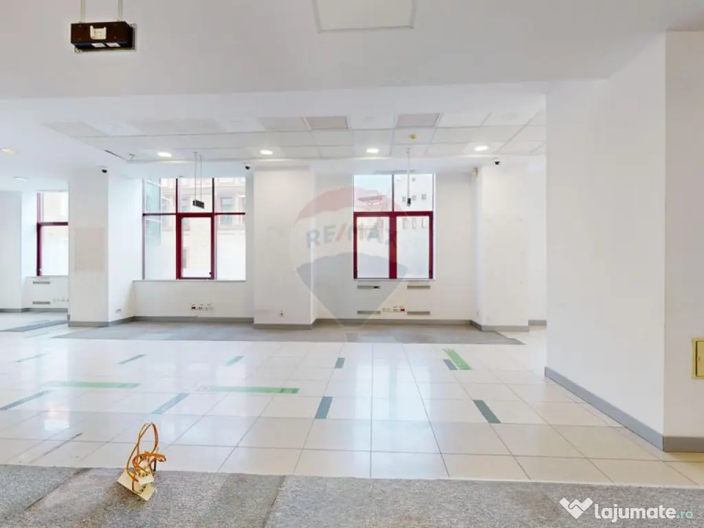 Spațiu comercial de închiriat în Brașov, ultracentral... 