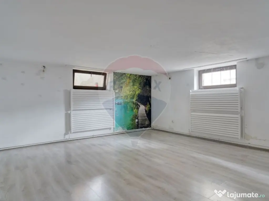 Casă / Vilă cu 9 camere de închiriat în zona Centrul ... 