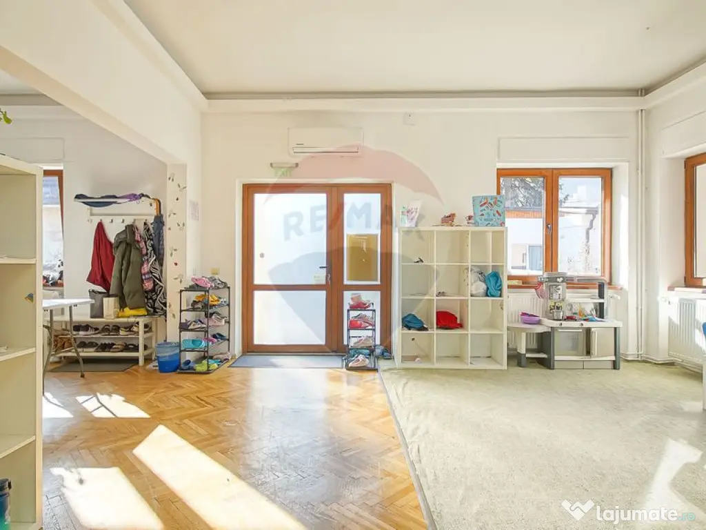 Casă / Vilă cu 9 camere de închiriat în zona Centrul ... 