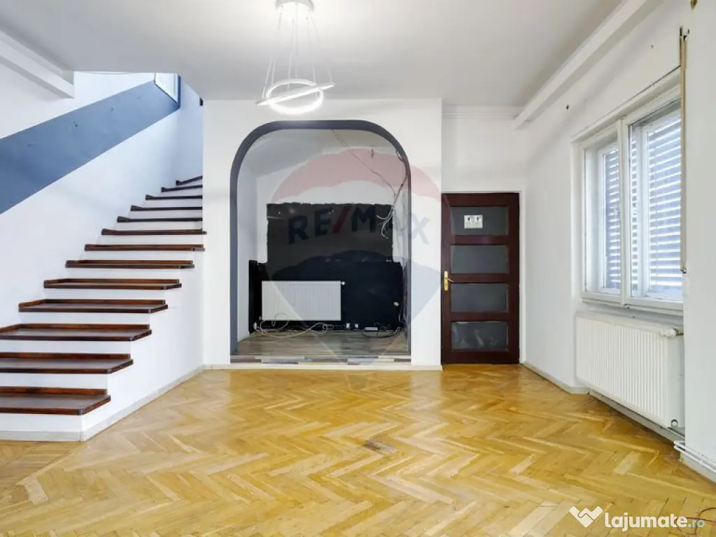 Casă / Vilă cu 9 camere de închiriat în zona Centrul ... 