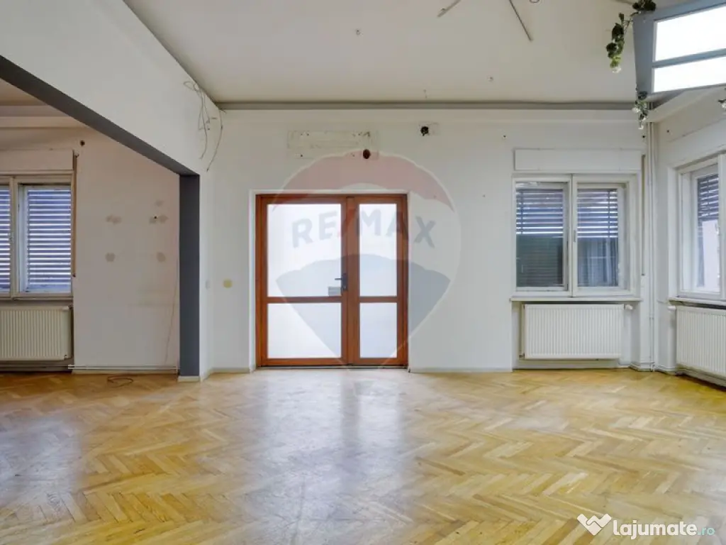 Casă / Vilă cu 9 camere de închiriat în zona Centrul ... 