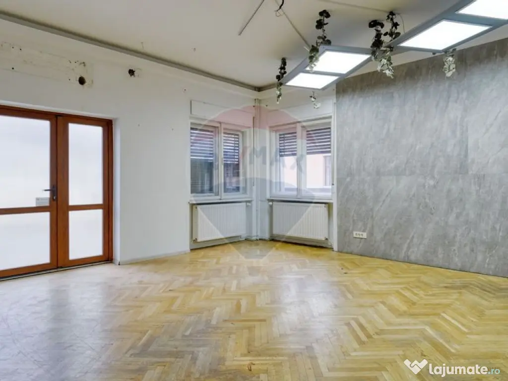 Casă / Vilă cu 9 camere de închiriat în zona Centrul ... 